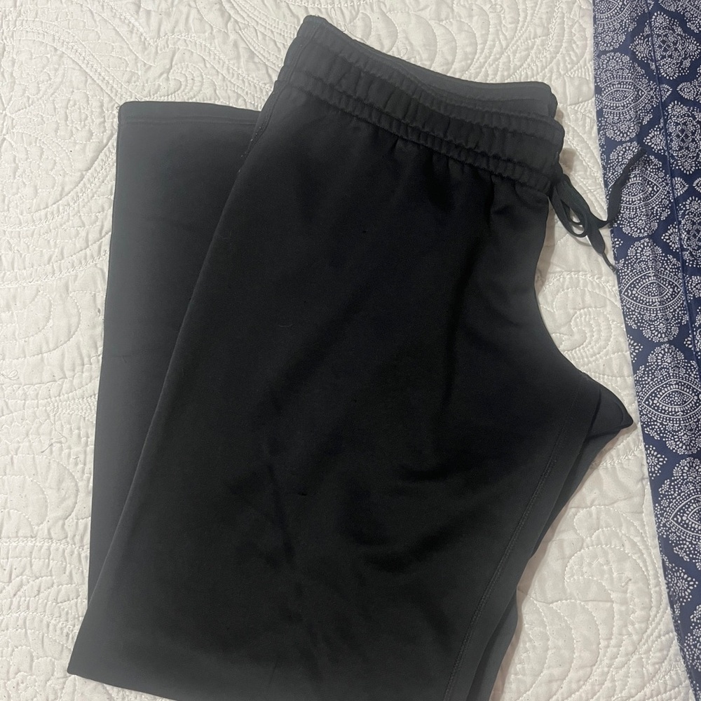 L sweatpants